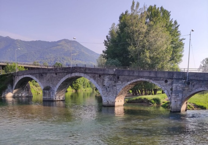 Nembro, allarme per i tuffi dal ponte romanico: l’appello del sindaco ai ragazzi