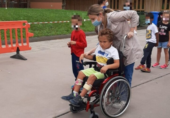 Gabriel, il bimbo disabile di Dalmine bloccato in casa dall’egoismo dei vicini