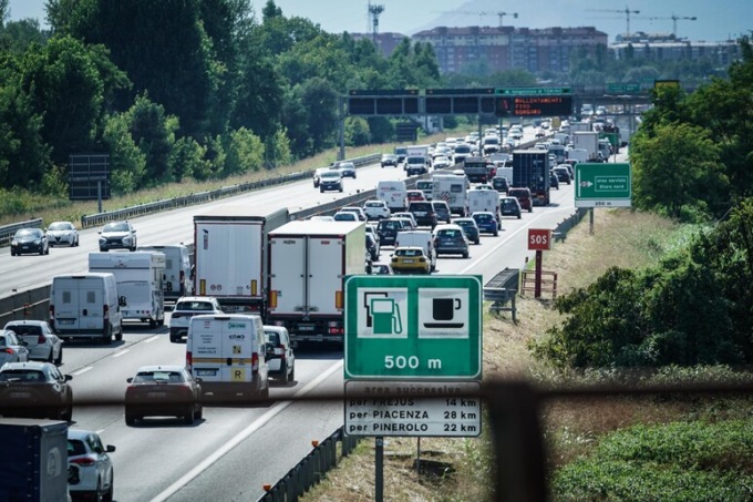 Partenza da incubo per i vacanzieri bergamaschi: code e incidenti sulle autostrade