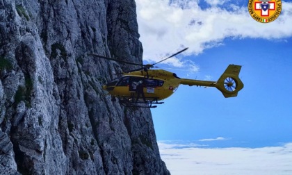 Cade sulla Presolana, alpinista recuperato dall'elisoccorso