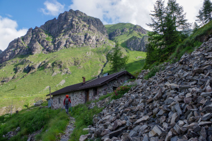 Una vista grandiosa tra scrosci d’acqua, prati e marmotte: è il rifugio Cesare Benigni