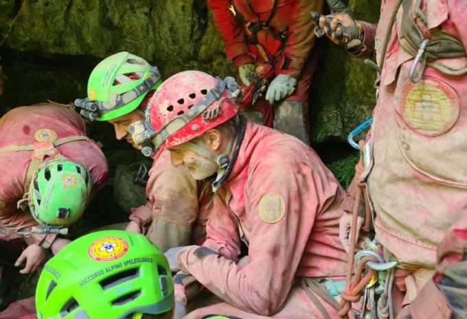 Più di settanta i soccorritori per far uscire Ottavia Piana dall’abisso di Fonteno