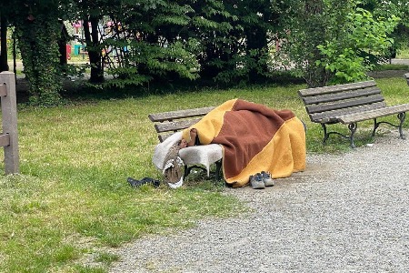 Bergamo, al parco del Galgario (e non solo) c’è un problema con i senzatetto