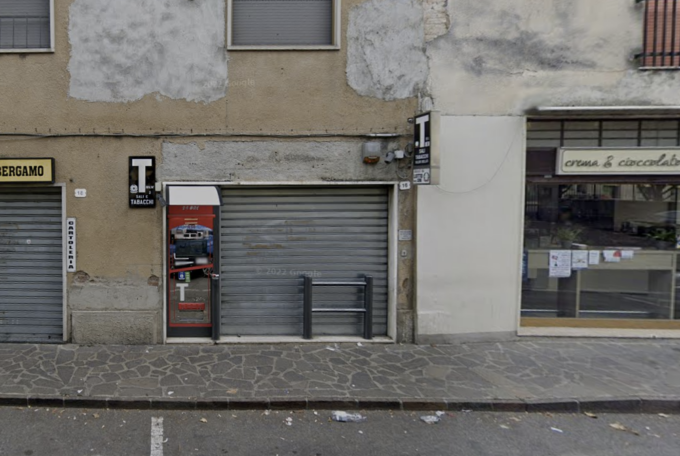 Rapina il tabaccaio di Brignano (che si difende con lo spray al peperoncino): arrestato