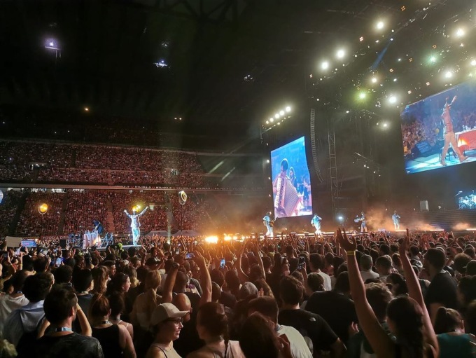 Doppio sold out a San Siro per i Pinguini Tattici Nucleari: i concerti visti dal pubblico