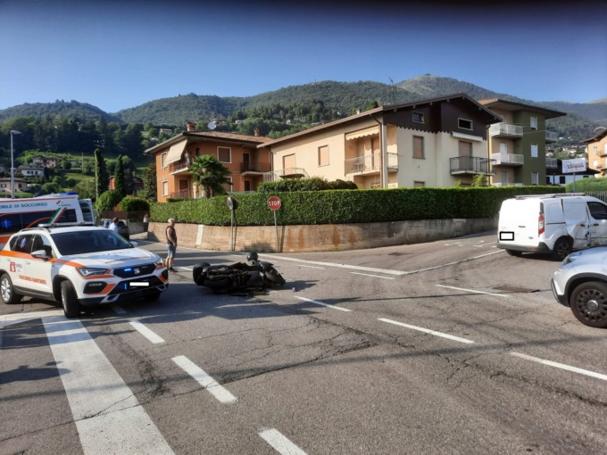 Scontro tra una moto e un furgoncino a Cazzano, ferito un cinquantenne del paese