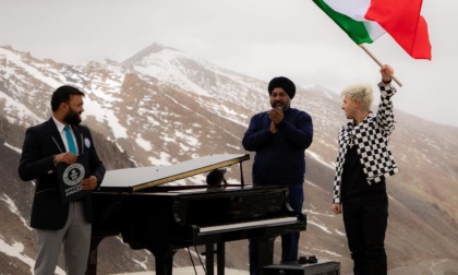Suona a 5384 metri: il pianista bergamasco Davide Locatelli nel Guinness dei primati