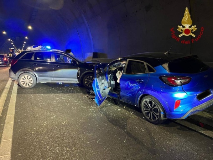 Frontale in galleria, chiusa la Montenegrone: code lunghissime e traffico in tilt
