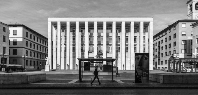 Uno scatto ogni ora per raccontare Bergamo e farne gustare la lentezza: la nuova mostra al circolino