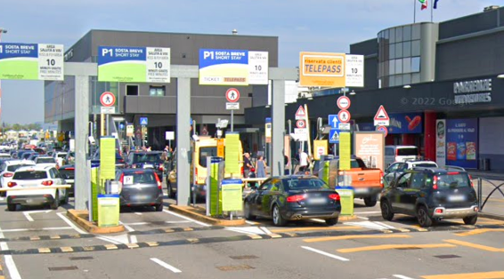 Fine settimana da incubo all’aeroporto di Orio: code interminabili e voli in ritardo