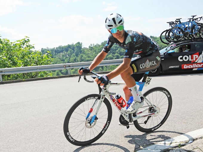 Sconcerto nel mondo dello sport: il ciclista bergamasco Luca Cretti sospeso per doping