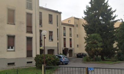 Cede la ringhiera: ventenne precipita dal primo piano della sua palazzina