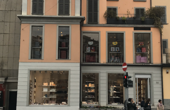 Nuova chiusura in via XX Settembre: Pelletteria Luisa abbassa la saracinesca