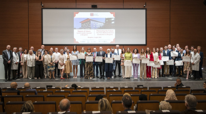 Festa al Papa Giovanni per i primi diciassette laureati della School of Medicine and Surgery