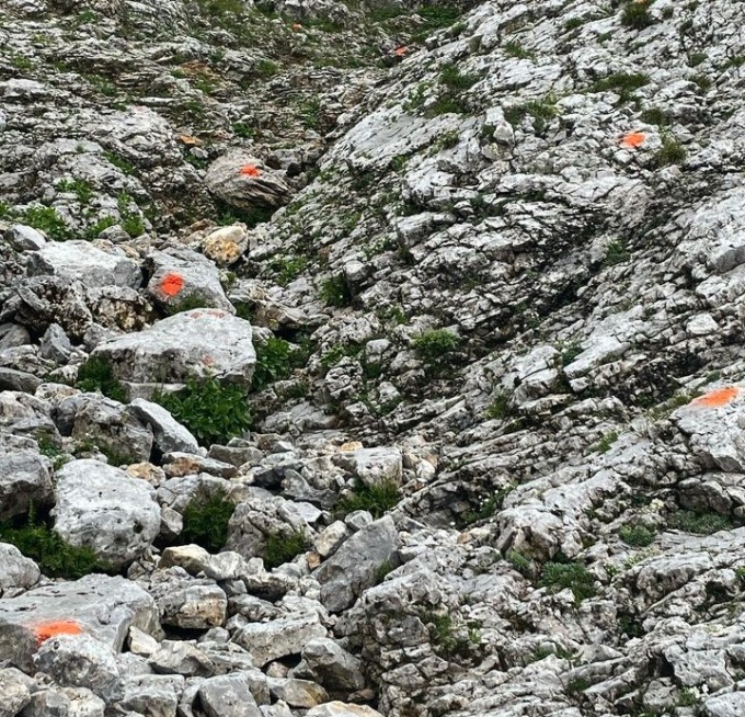 Presolana da bollino rosso: per lo spray sulle rocce il Cai finisce sotto accusa
