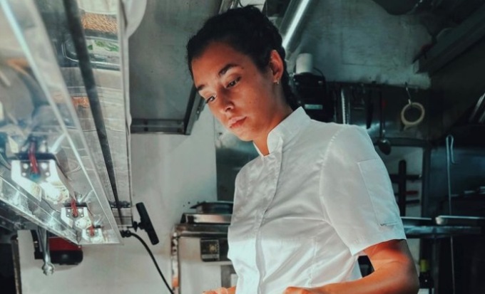 La chef bergamasca Sara Messaoudi vittima di stalking: «Si apposta davanti a casa»