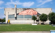 L'enorme e un po' inquietante murales ad Azzano: qual è il suo significato?