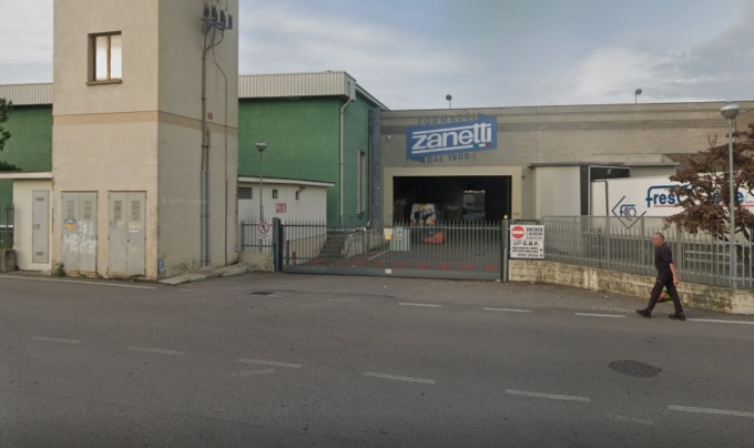 Uomo investito e ucciso da un camion in uscita da un capannone a Lallio