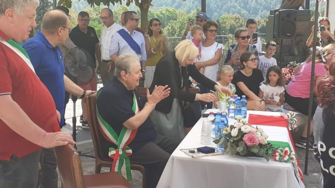 La lezione di Vincenzo Mollica, sindaco per un giorno: «La felicità è nelle cose semplici»