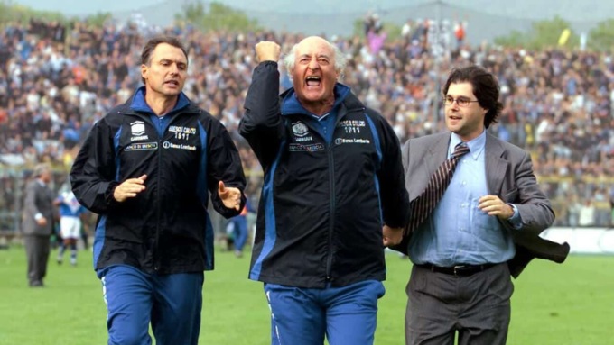 Morto Carletto Mazzone: la sua mitica corsa sotto la curva in Brescia-Atalanta (video)