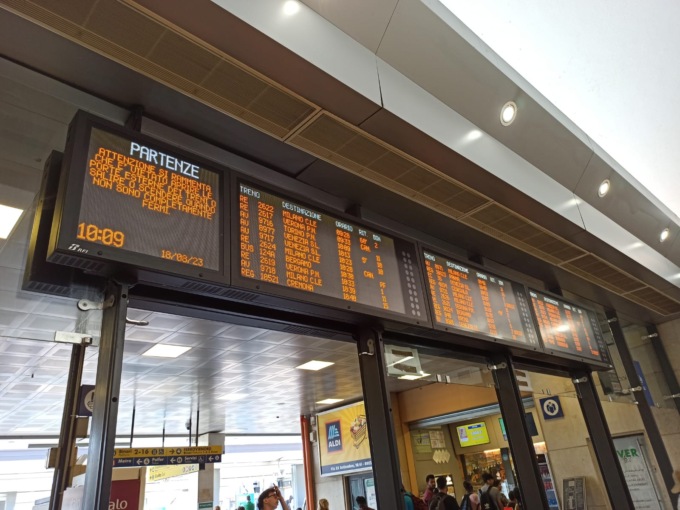 Cadavere rinvenuto sulla linea ferroviaria Romano-Rovato, molti treni cancellati o in ritardo