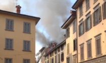 Incendio in via Moroni, il giallo delle cause (forse un cortocircuito) e dei rinforzi arrivati troppo tardi