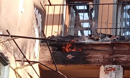 Incendio di via Moroni, venti gli appartamenti dichiarati inagibili. Sono 43 gli sfollati