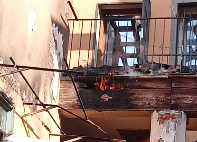 Una ventina gli appartamenti inagibili dopo l’incendio di via Moroni