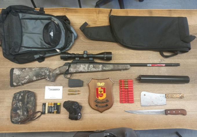 Caccia illegale con visore notturno e silenziatore: fermato bracconiere a Gandosso