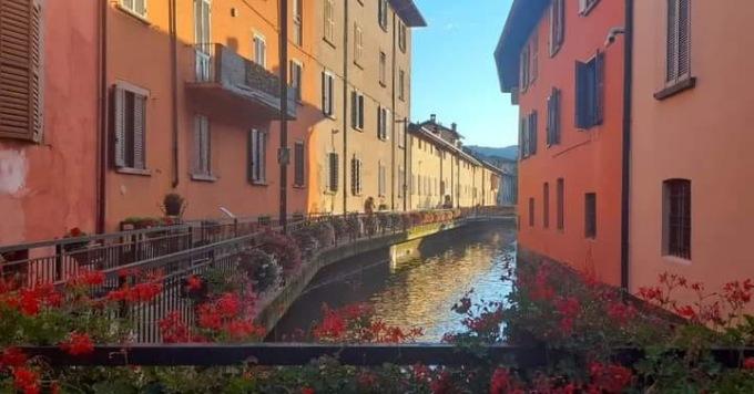 Vasi rubati dalla Ciclovia dei Fiori di Alzano, le accuse ai volontari su un volantino anonimo