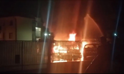 Tre auto in fiamme a Fara Gera d'Adda: è caccia al piromane