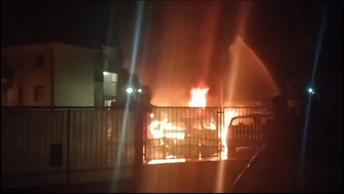 Tre auto in fiamme a Fara Gera d’Adda: è caccia al piromane