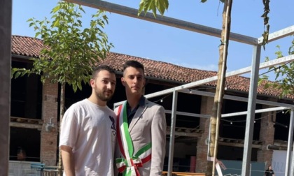 Le dimissioni del presidente di Bergamo Pride dopo la foto con il consigliere di Forza Italia