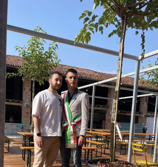 Le dimissioni del presidente di Bergamo Pride dopo la foto con il consigliere di Forza Italia