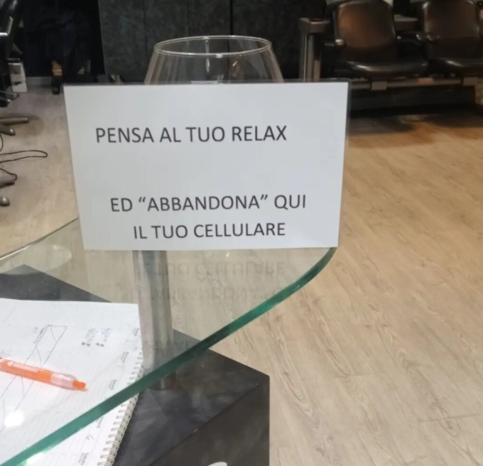 Il barbiere di Romano che ha detto basta ai cellulari
