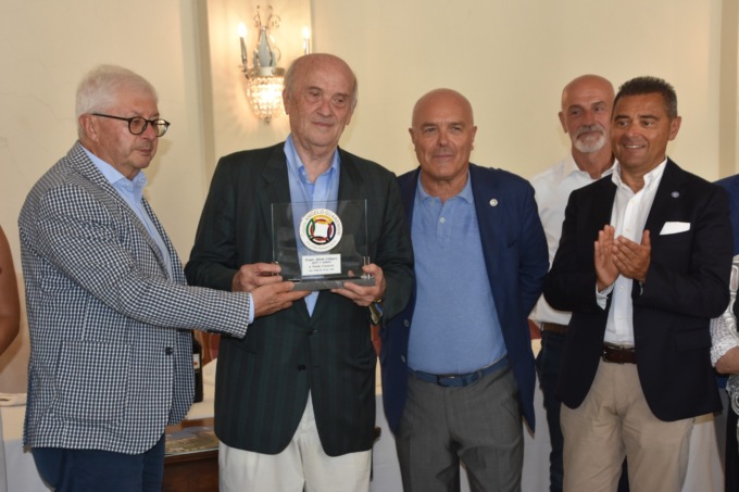 A San Pellegrino riceve il Premio Calligaris l’ex arbitro Paolo Casarin
