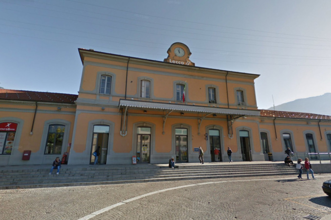 Avevano aggredito col machete un minorenne in treno, tra gli arrestati anche un bergamasco