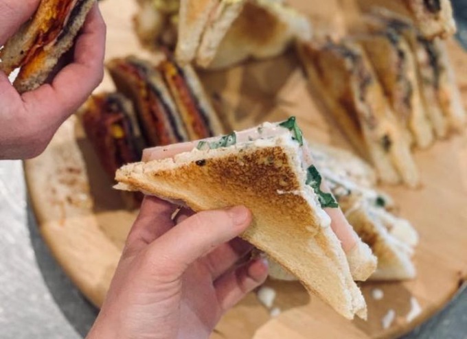 Il toast che tutti dovrebbero mangiare a Oriocenter ora è anche da asporto