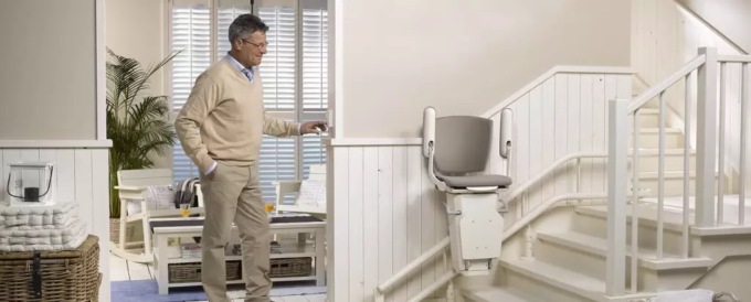 Montascale per disabili e montascale elettrici per anziani: prezzi, offerte online e soluzioni per la mobilità sicura