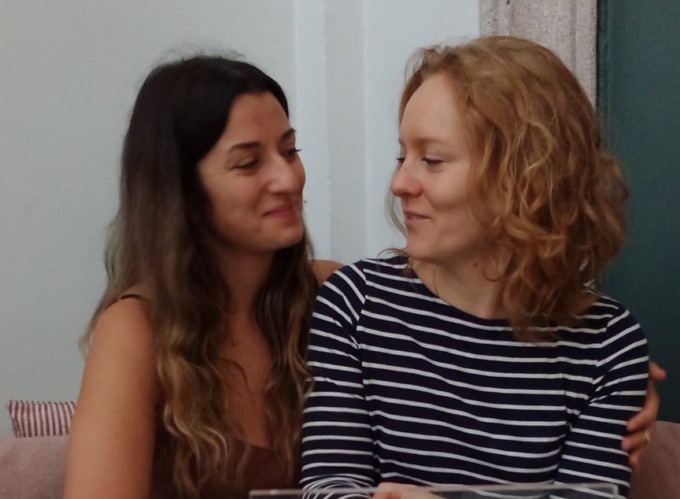 Un biscotto per Laura, la ragazza di via Moroni a cui non è rimasto che un tavolino