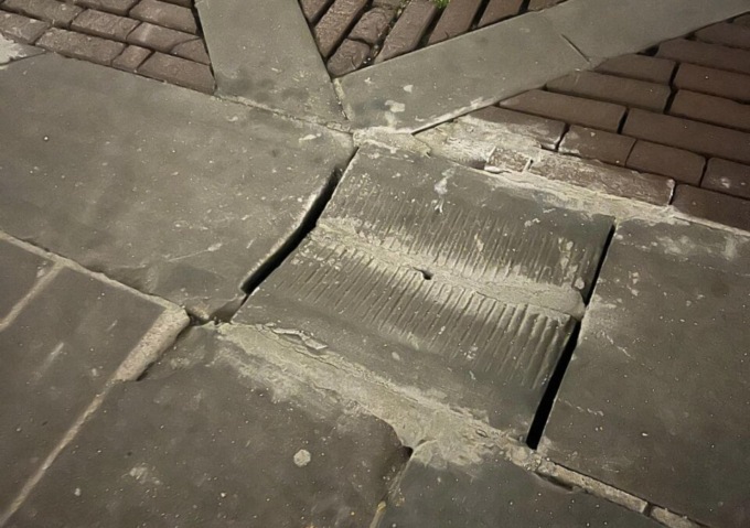 Danni in Piazza Vecchia per la piramide verde, Arketipos si difende: «Alcuni sono pre-esistenti»