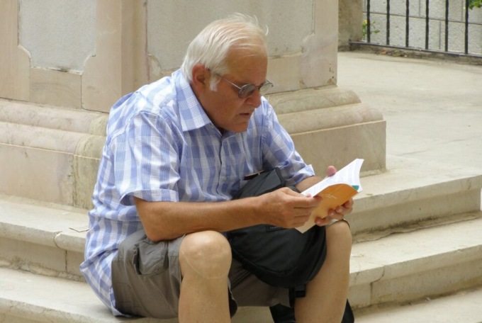 Addio a don Adriano Peracchi, per 15 anni parroco di Bondo Petello e «uomo di confine»