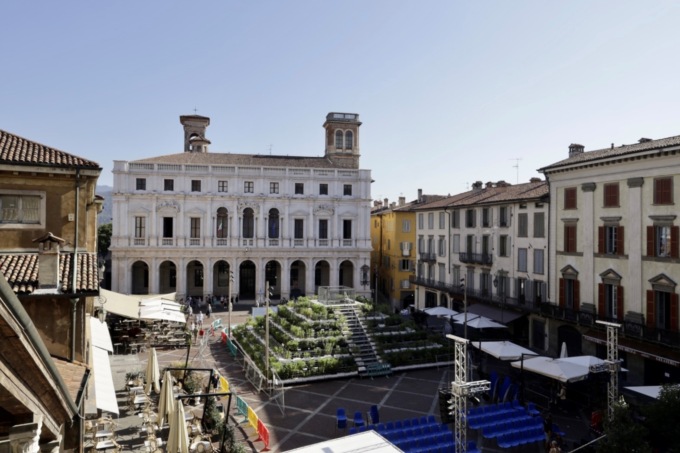 Inaugurati Piazza Vecchia verde e I Maestri del Paesaggio. Gori: «Ben vengano le polemiche»