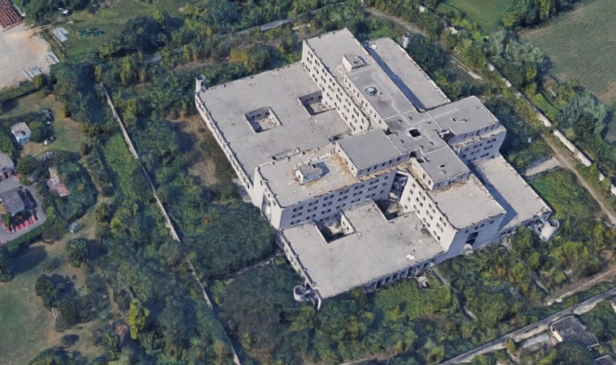 L’ex centro servizi da cento miliardi sarà demolito: al suo posto la nuova sede di Aprica