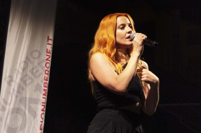 I Maestri del Paesaggio, buona la prima (serata): Noemi incanta Piazza Vecchia