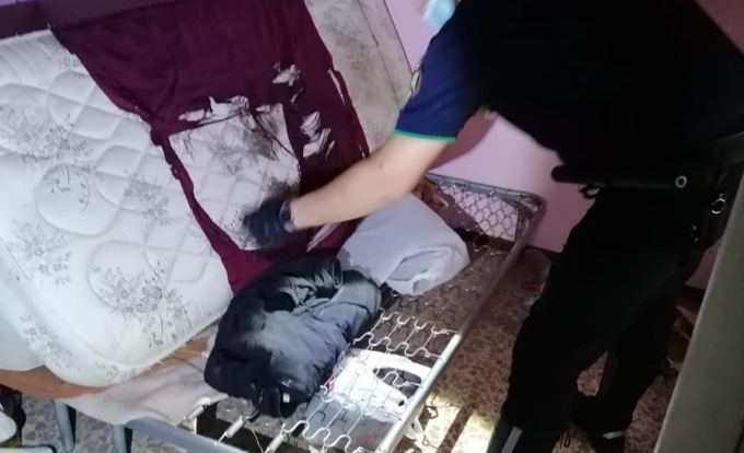 Denunciati due clandestini a Romano: vivevano senza acqua, gas e luce in un appartamento occupato