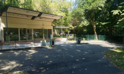 Al parco Suardi di Bergamo lo chalet-bar è chiuso e la fontanella è rotta
