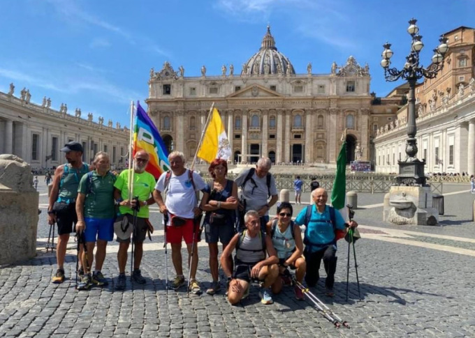 Treviolo, dopo l’ultima epopea a piedi da Albegno a Roma, don Camillo si ritira