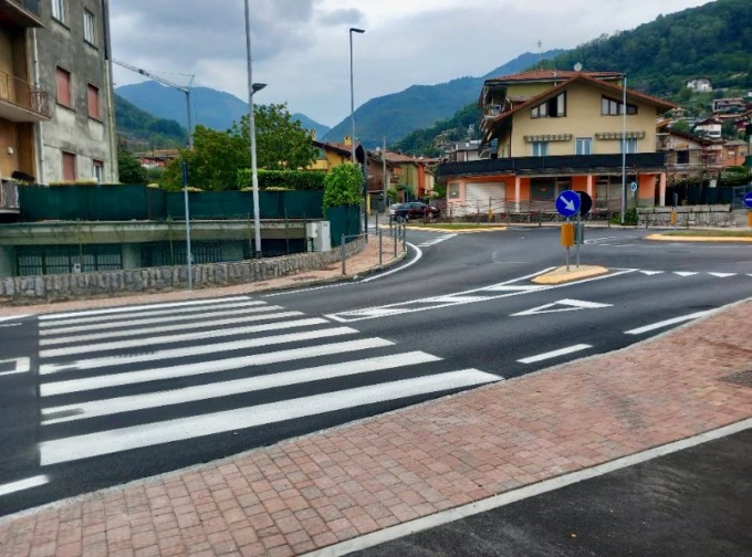 La nuova rotonda a Nembro è ottima per le auto. Ma ai pedoni chi ci pensa?