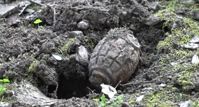 Cercatore di funghi trova una granata a Fuipiano al Brembo: interviene il nucleo artificieri